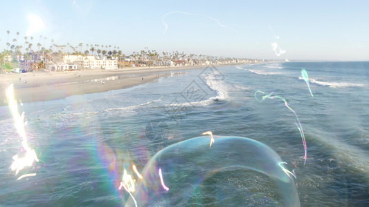 肥皂泡彩加利福尼亚码头上的肥皂泡 模糊的夏季无缝环状背景 创造性的浪漫隐喻 梦想 幸福和魔法的概念 童年 幻想 自由的抽象象征冲浪坡度彩背景