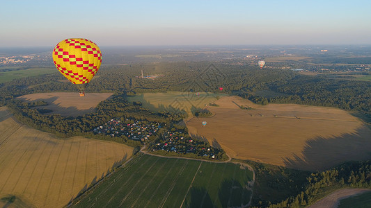 天空中的热气球视频气体冒险篮子鸟瞰图旅行自由航拍闲暇乐趣背景图片