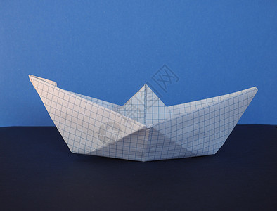 玩具纸纸船蓝色方格游戏平方背景图片