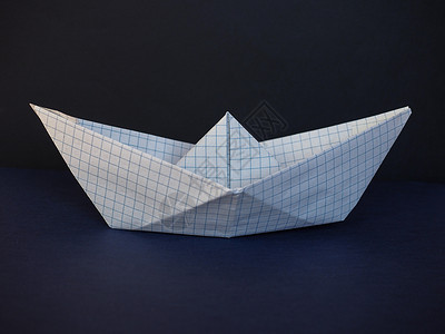 玩具纸纸船游戏方格平方蓝色背景图片