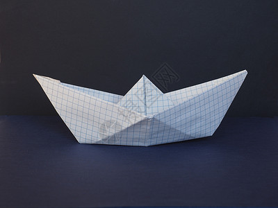 玩具纸纸船平方游戏蓝色方格背景图片