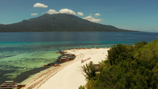 曼朱约沙洲有沙滩的热带岛屿 菲律宾曼蒂格岛晴天蓝色景观理念旅游鸟瞰图假期游客风景海景背景