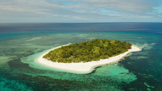 曼岛tt有沙滩的热带岛屿 菲律宾曼蒂格岛游客珊瑚礁理念海洋海湾支撑旅行假期海岸蓝色背景
