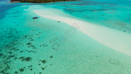 珊瑚礁石多于巴拉望岛高清图片