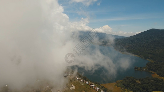 山中湖 印度尼西亚巴厘岛鸟瞰图火山森林航空全景背景图片