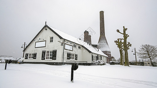 荷兰Huizen传统石灰树工厂 冬季于荷兰高清图片