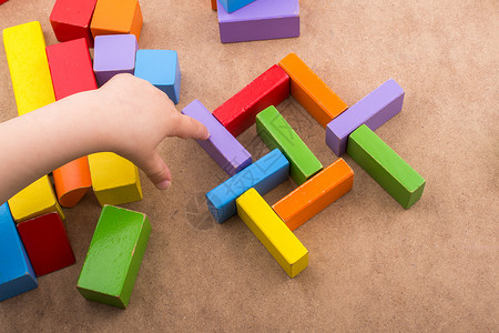 托德勒交出多彩建筑块立方体团体商业教育积木童年建筑玩具木头活动背景