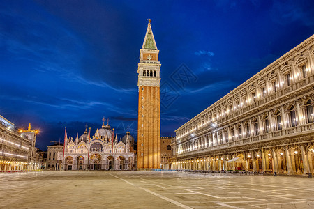 圣马克广场威尼斯著名的圣马可广场广场旅行地标钟楼景观蓝色教会历史性天空大教堂背景