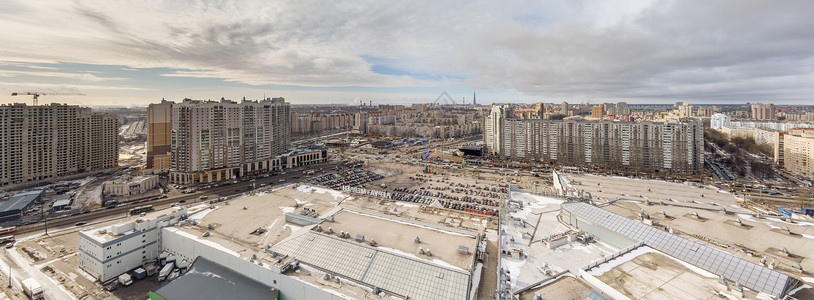 两路口地铁站俄罗斯 圣彼得堡 2021年3月3日 Ispytateley大道和地铁站大型十字路口的空中景象 大房子 发展购物中心 停车场社论背景