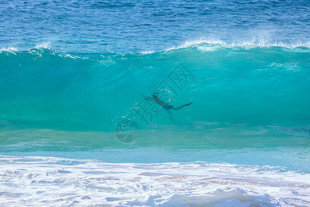 夏威夷桑迪海滩的绿宝石海浪蓝色力量管道破岸波浪海滩旅行天气娱乐阳光背景图片