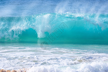 夏威夷桑迪海滩的绿宝石海浪运动沙滩冲浪娱乐阳光碰撞管道旅行蓝色波浪背景图片