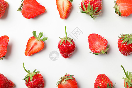 草莓夏饮白色背景的草莓 剪辑 夏甜果和浆果 与白底草莓平整成形收成作品排毒季节健康维生素农场甜点食物饮食背景