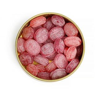 白背景的圆锡罐中水果或软棒棒棒糖紫色椭圆形糖果团体食物甜点粉色红色白色宏观背景图片