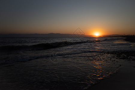 沙滩上夏季日落的景色风景生活地平线海岸金子海浪天堂假期明信片阳光背景图片