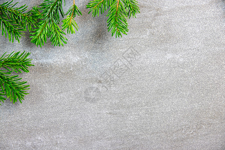 圣诞图案纹理背景 顶部留有诺德曼冷杉的树枝 深灰色大理石背景 有可用的文本空间白色绿色松针植物墙纸大理石纹背景图片