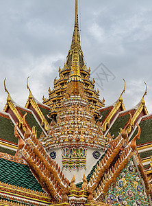 玉佛寺是泰国最神圣的佛教寺庙 美丽的泰国建筑 也是泰国强大的宗教象征天空观光艺术文物假期旅行历史寺院地标佛教徒背景图片