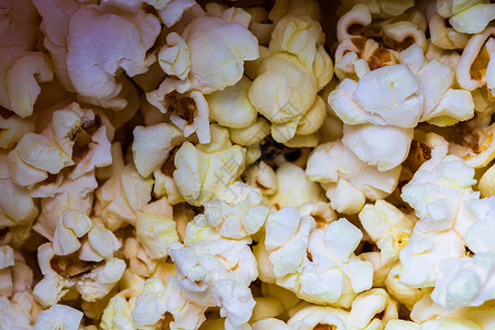宏选择性地关注有黄油的爆米花食物团体小吃娱乐宏观流行音乐谷物电影盐渍工作室背景图片
