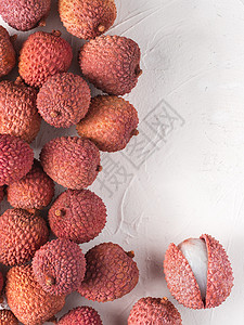热带亚热带水果LICHE 闭合盘子水果团体荔枝粉色浆果植物营养热带美食背景