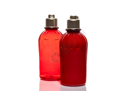 红瓶用于白色背景的淋浴胶和奶油 轻量塑料罐 白色背景 硬影子 隔离剂母猪瓶子男性内衬贴花液体礼物作品天赋酒精背景图片