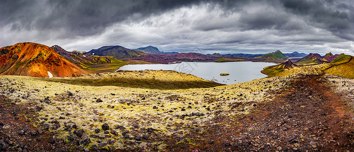 风云四面八方的彩虹火山 火山群 熔岩场 火山坑 水流和蓝天环礁湖冰岛 夏季全景岩石远足踪迹地质学高地背包荒野蒸汽山脉小路背景
