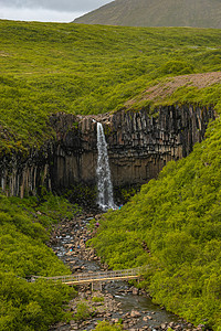 冰岛南部有黑色的玄武柱柱 高得惊人的高斯瓦尔蒂弗斯瀑布瀑布吸引力场景黑柱冒险火山戏剧性悬崖瀑布环境岩石背景图片