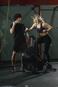 日日变强专注肌肉运动员教练私人自行车夫妻生活方式朋友们训练背景