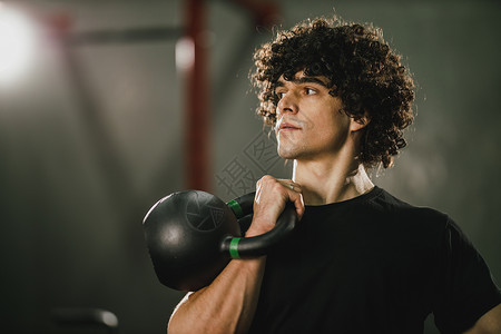 适合前进之路运动水平男人肌肉举重生活方式运动员训练耐力力量背景图片