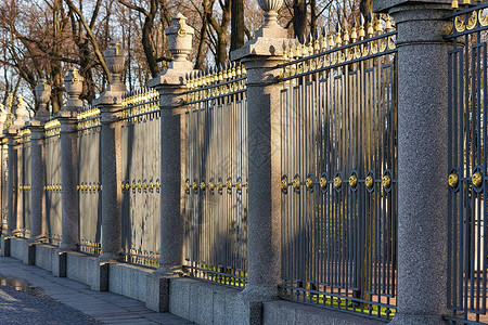 俄罗斯 圣彼得堡 夏季花园的碎片 夏花园景点旅游金属障碍展览城市艺术建筑学栅栏公园背景图片