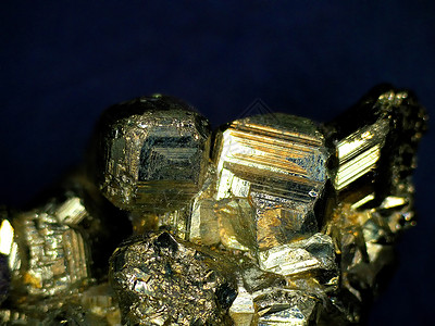 黄金假Pyrite 显微镜下的矿物医疗假金傻瓜宝石宏观软药水晶疗法黄金药品背景