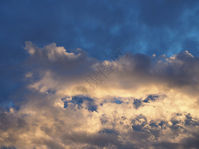 戏剧性的蓝天与云背景蓝色空白白色乌云天空天气日落风暴墙纸暴风雨背景图片
