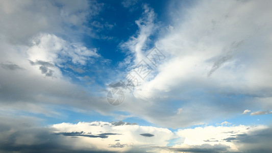 大气中的卡穆罗尼姆布斯环境层云臭氧戏剧性晴天积雨天堂下雨蓝色气象背景图片