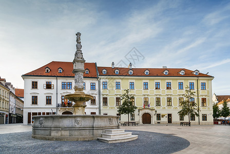 斯洛伐克布拉迪斯拉发主广场历史性建筑学景观旅行旅游喷泉姓氏城市首都房子背景图片