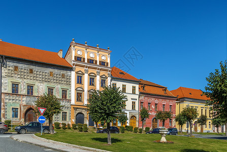 斯洛伐克Levoca主广场上的房屋蓝色城市建筑学建筑房子地标正方形天空街道历史背景