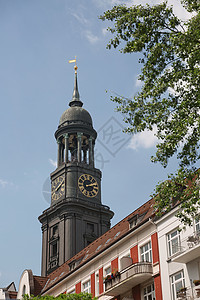 德国汉堡的圣迈克尔教堂 德语 俗称米歇尔 是汉堡的五座路德宗主教堂之一 也是该市最著名的教堂纪念馆地标历史大教堂蓝色同盟建筑天空背景图片
