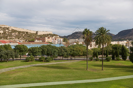 西班牙穆尔西亚地区卡塔赫纳市的公园和绿地背景