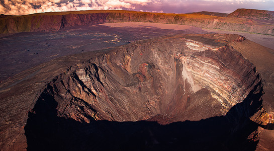 富尔奈斯火山法国留尼汪岛 佛罗奈斯火山炉顶沙漠火山火山口背景