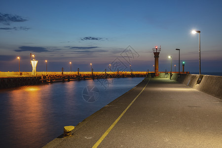 列巴Leba港口入口支撑码头出口城市生活景观建筑学灯塔城市天空日落背景