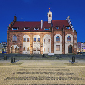 卡米安波莫尔斯基市政厅地标建筑学全景日落市中心城市旅行支撑景观天空背景