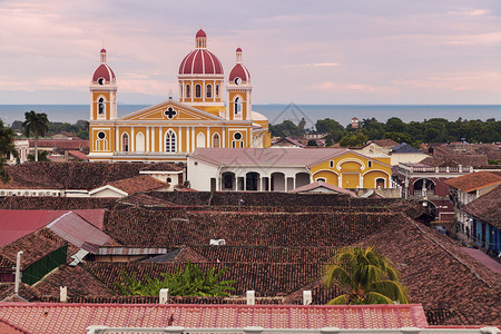 格拉纳达大教堂城市景观高的高清图片