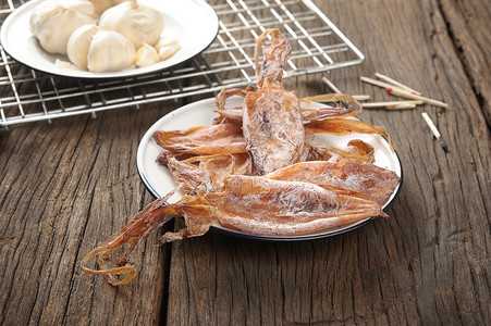 干鱿鱼白色美食海鲜食物盐渍章鱼盘子小吃文化烹饪图片