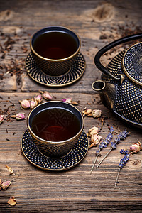 亚洲铁茶套投掷茶壶杯子玫瑰草药饮料静物古董草本背景图片