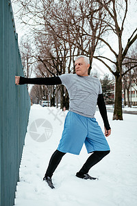 上午早上 健康锻炼运动男士跑步栅栏运动服白色动机人行道公共场所乐趣背景图片
