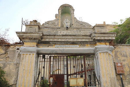 詹纳研究所2019年9月19日 意大利那不勒斯普罗西达岛的帕利亚佐德阿瓦洛斯宫殿背景