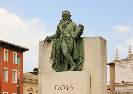 西班牙萨拉戈萨市中心戈亚神像高清图片