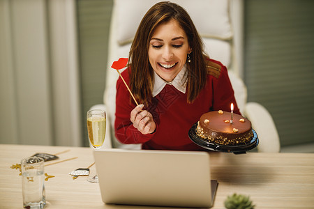网上生日生日派对幸福公寓肺炎快乐互联网电脑会议庆典水平蛋糕背景图片