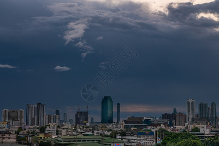 曼谷夜景的天空景观与泰国曼谷商业区的摩天大楼 城市景观城市中心商业区概念建筑背景图片