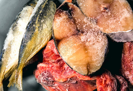 冷冻鱼肉和猪肉海鲜市场烹饪鱼片食物白色健康背景图片
