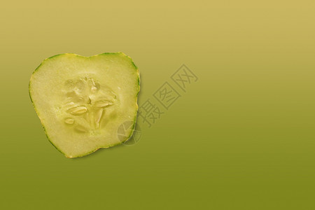 匹配颜色上的黄瓜切片柚子食物黄瓜片美食坡度营养素食主义者蔬菜背景图片