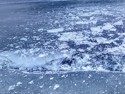 地裂痕素材冰雪花和压碎的冰 在黑暗 冰冷和平坦的地面上人类立方体水晶全球行为冰块极夜气候变化裂痕茶点背景