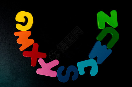 彩色拼接字母用于学习概念的A B和C木制字母字母字母孩子乐趣积木彩色教学游戏英语童年语言教育背景